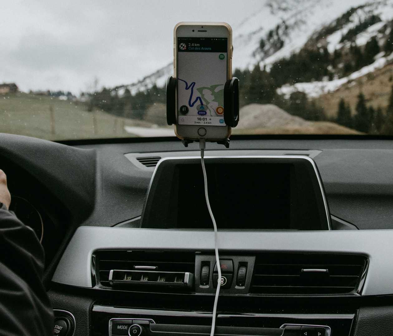 Connecter facilement son téléphone à sa voiture