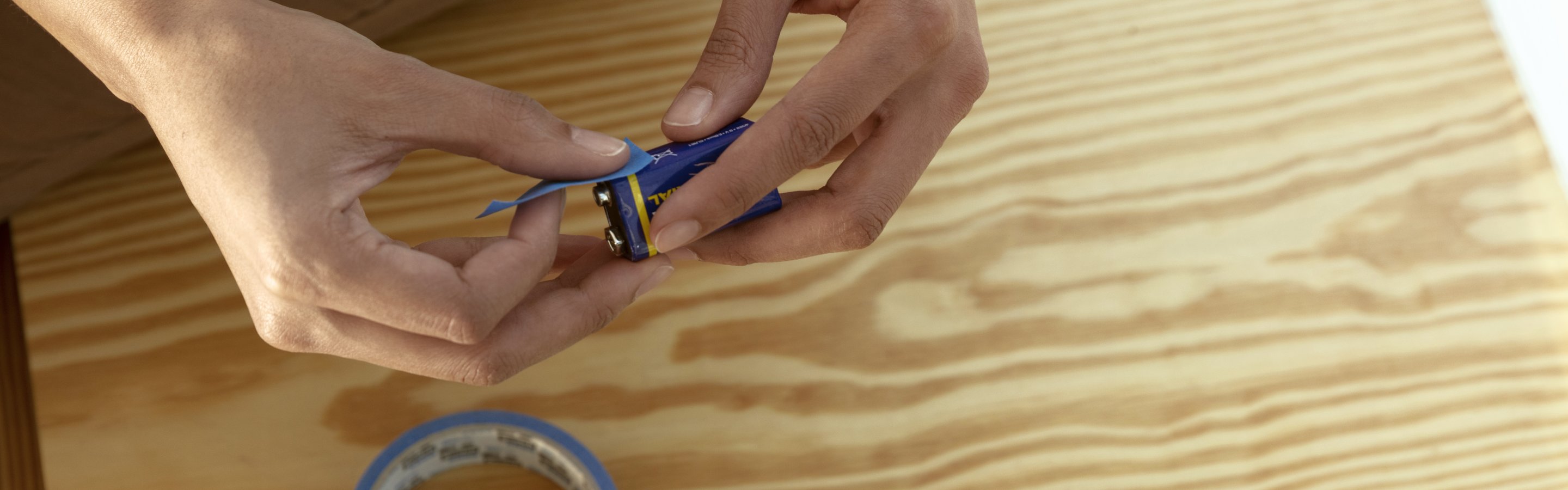 Les piles 9 volts et piles boutons doivent être recouvertes de ruban adhésif lors de la collecte. Vrai ou faux ?