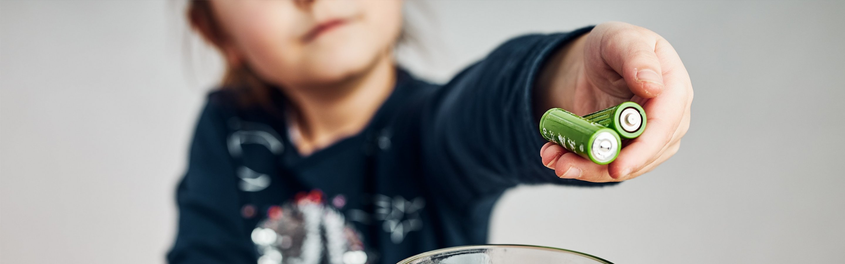 Pour éviter que les enfants ne les avalent, voici les premières piles  boutons au goût amer